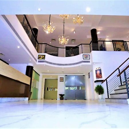 Hotel Arch International Ню Делхи Екстериор снимка