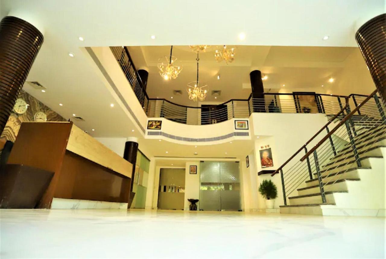 Hotel Arch International Ню Делхи Екстериор снимка
