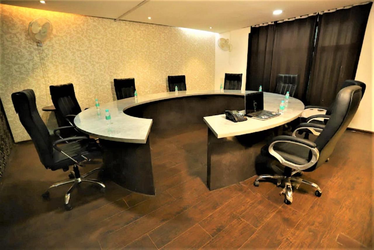 Hotel Arch International Ню Делхи Екстериор снимка