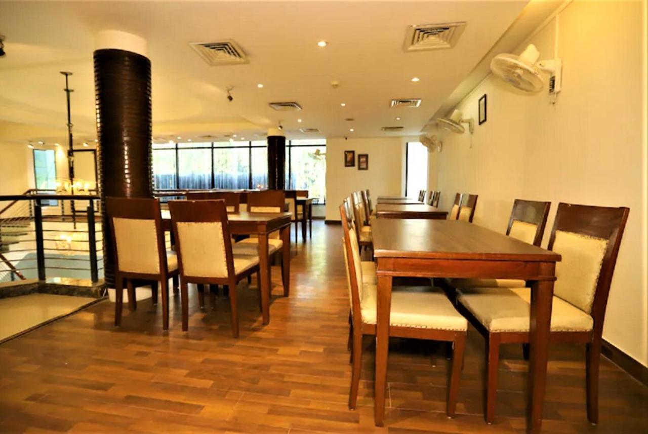 Hotel Arch International Ню Делхи Екстериор снимка