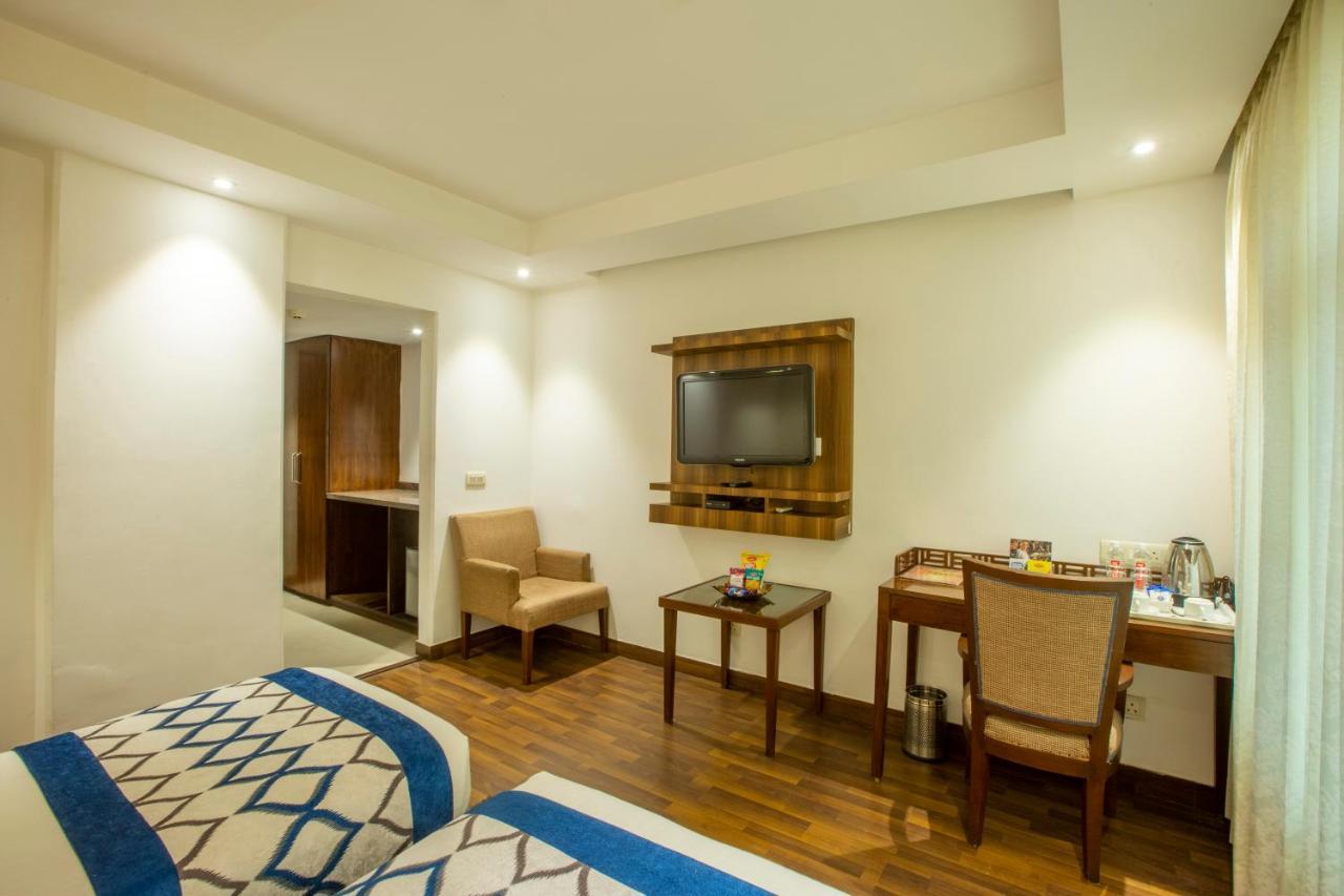 Hotel Arch International Ню Делхи Екстериор снимка