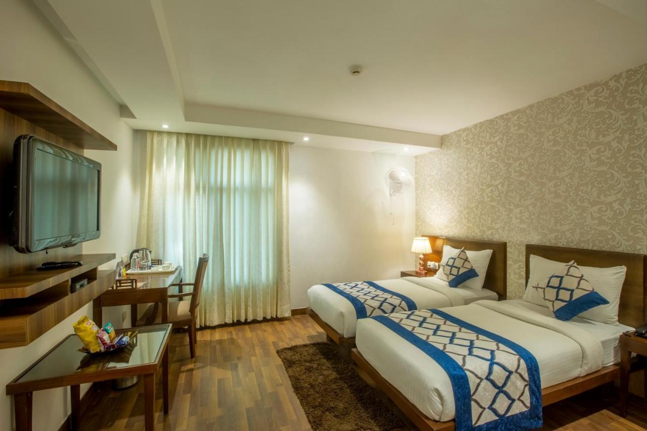 Hotel Arch International Ню Делхи Екстериор снимка
