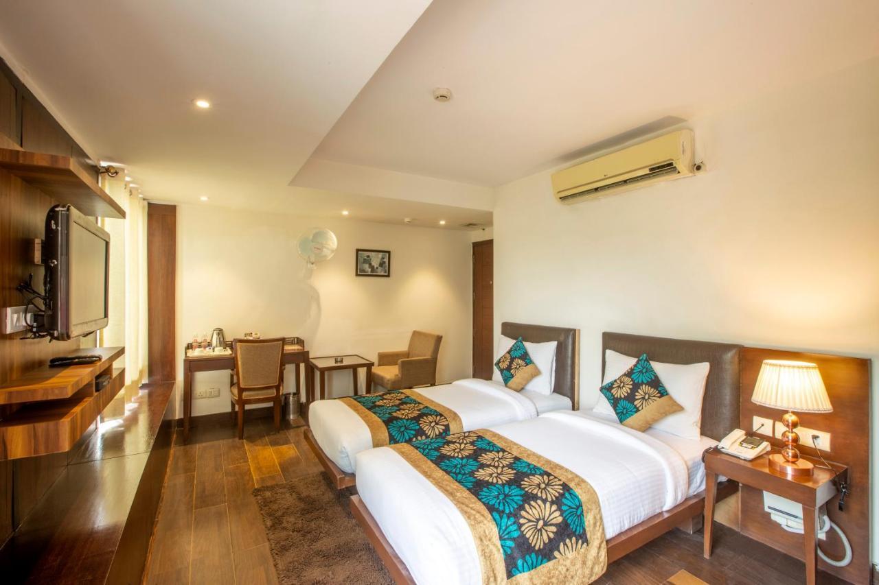 Hotel Arch International Ню Делхи Екстериор снимка