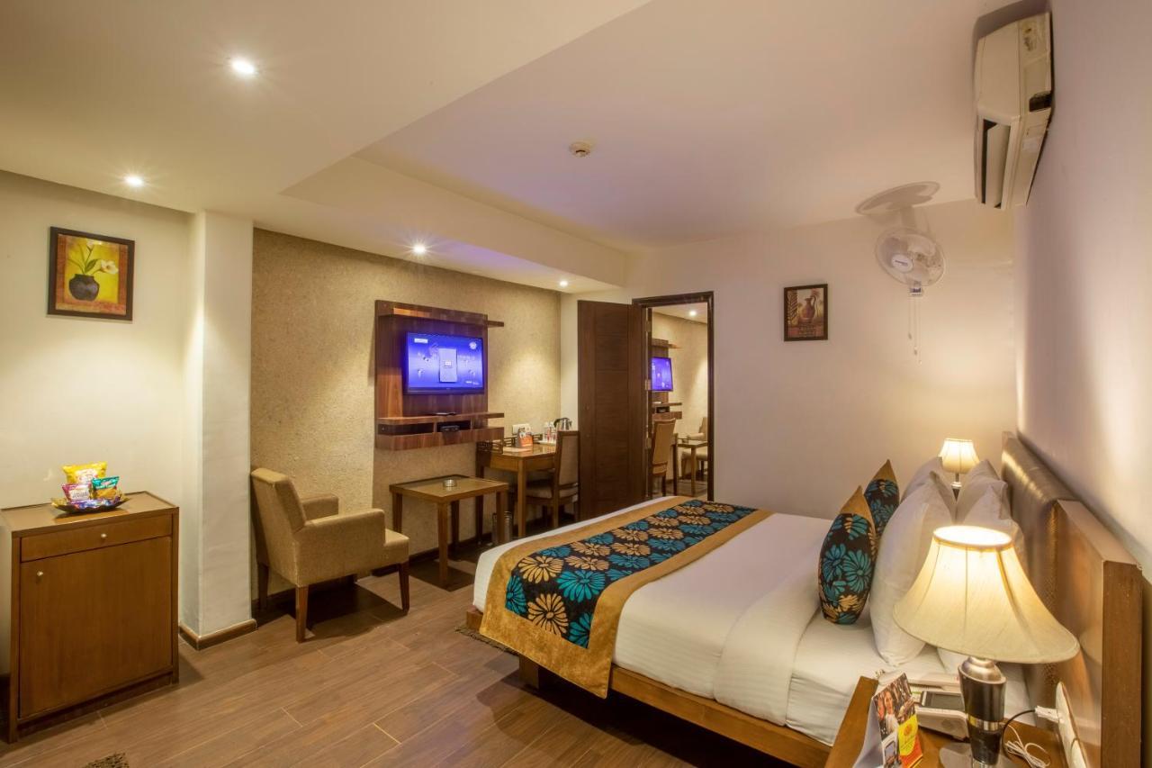 Hotel Arch International Ню Делхи Екстериор снимка